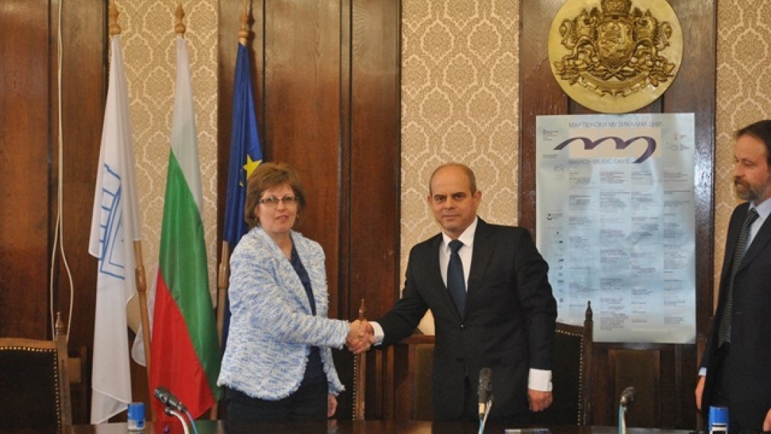 Кметът Пламен Стоилов подписа общински колективен договор за здравни и социални дейности