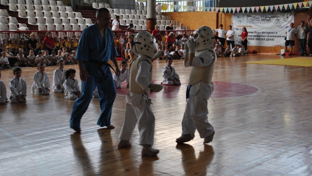 260 деца участваха в спортния празник на детска градина „Незабравка“