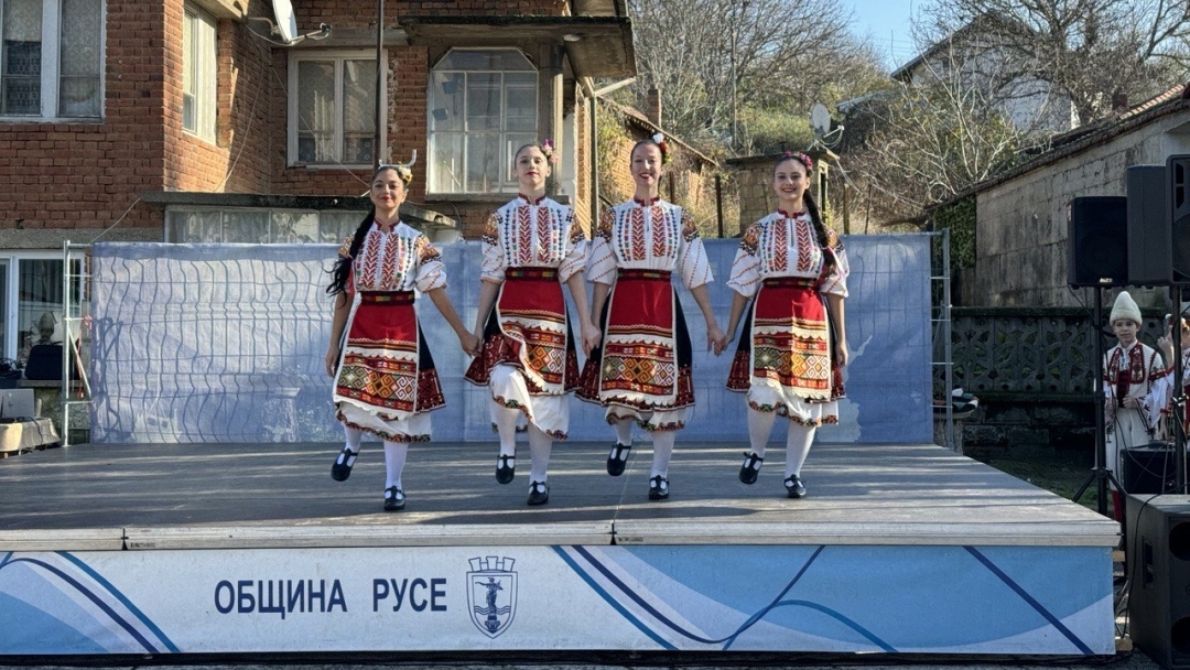 Долно Абланово отбеляза своя празник с богата фолклорна програма