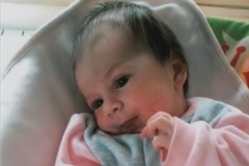 Кметът Пламен Стоилов дари Бебе на годината 2015