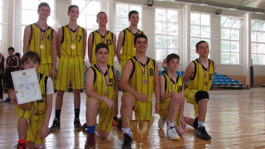 Отборът на СОУЕЕ по баскетбол стана първи на финалите на ученическите игри 2015/2016