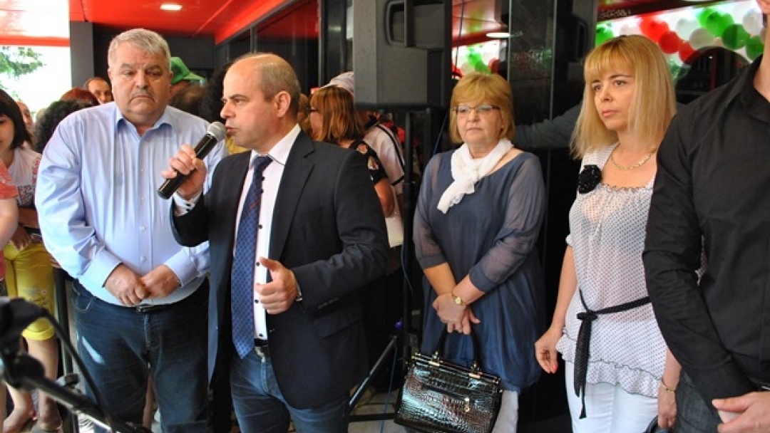 Кметът Пламен Стоилов откри обновените Градски Хали