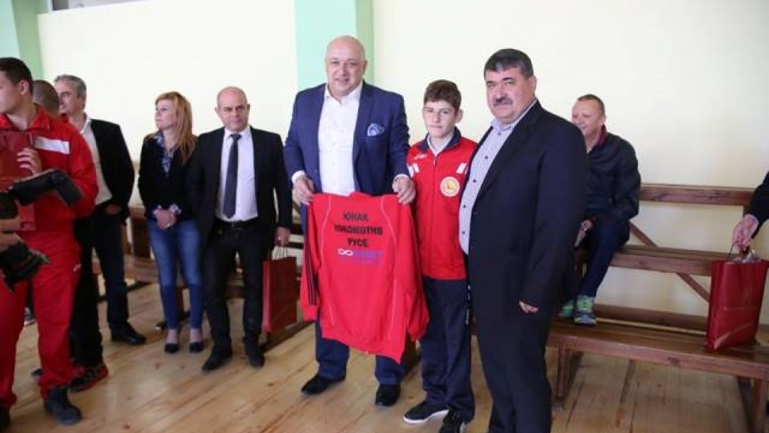 Обновената тренировъчна зала по борба официално отвори врати