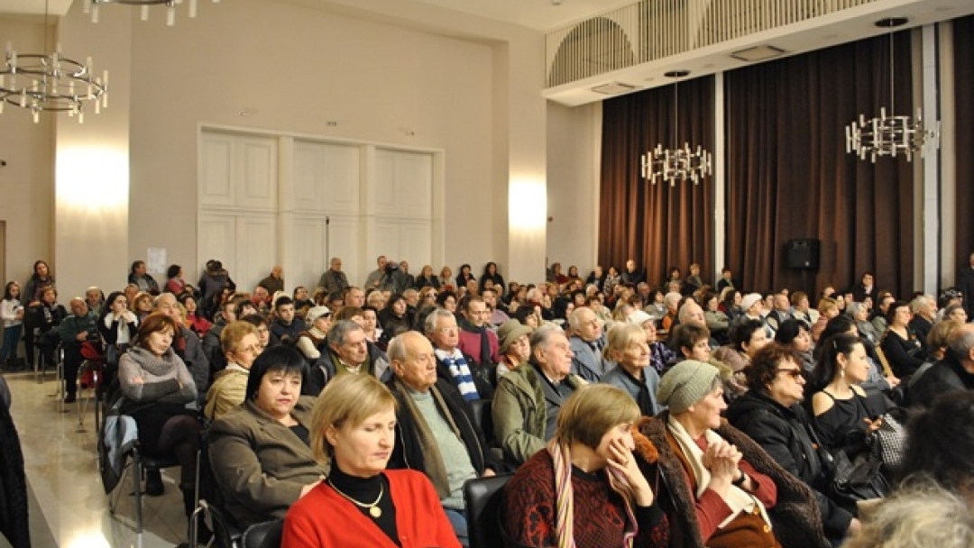 Музикално-поетичният спектакъл „Музика и любов“ препълни зала „Европа“