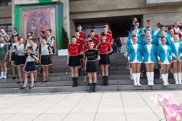 Мажоретен състав “Екстрийм” към ОМД-Русе се завърна с множество купи и грамоти от състезание в Шумен 