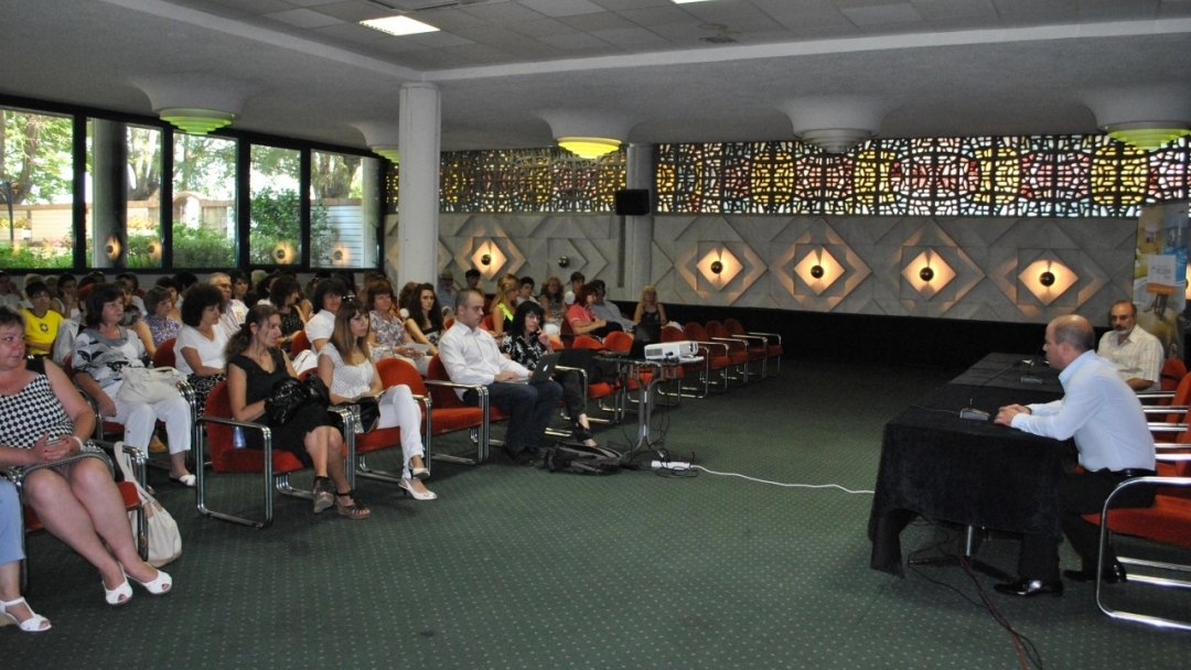 100 служители на Община Русе участваха в обучение за детските заболявания