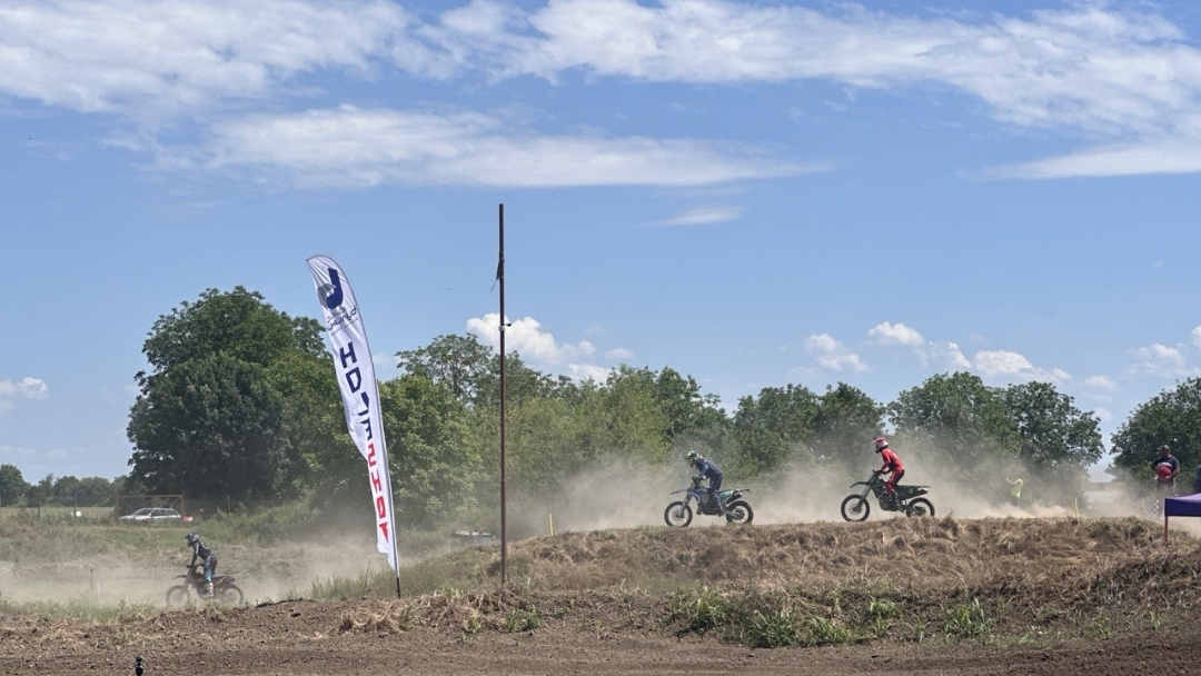 Повече от 70 състезатели събра състезанието по мотокрос в Сандрово