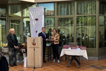 Представянето на книга за добрите сърца на фондация „Бистра и Галина“ бе уважено от кмета Пенчо Милков 