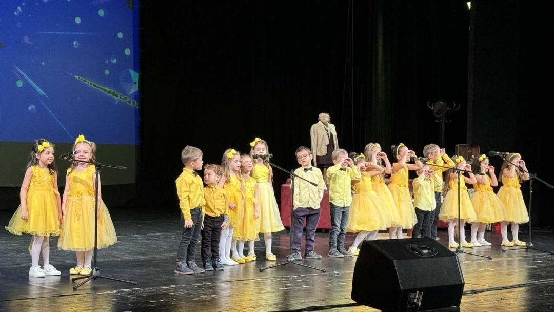 Детска вокална група „Слънце“ изпрати своите абитуриенти с концерт в Доходното здание