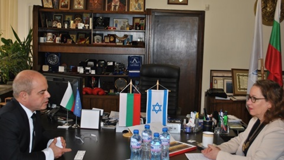 Пламен Стоилов презентира летище Русе пред израелския посланик 