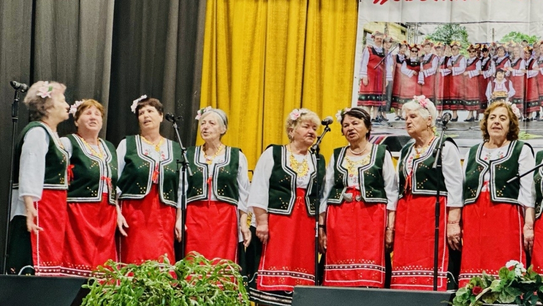 Бъзън отбеляза началото на пролетта с празничен концерт на самодейни състави към НЧ „Светлина – 1927“