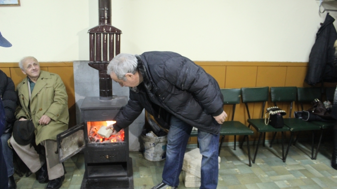 Дариха екологично отопление на пенсионерски клуб и социално слаби семейства за зимния сезон