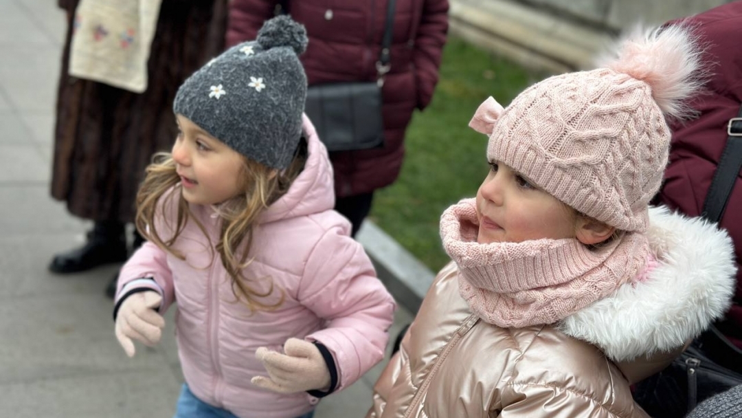  Кметът Пенчо Милков и коледарите благословиха Русе за здрава и успешна година