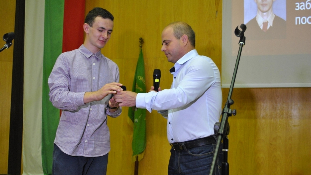 Почетна значка „Русе“ за първенеца на  Випуск 2013 на русенската Математическа гимназия 