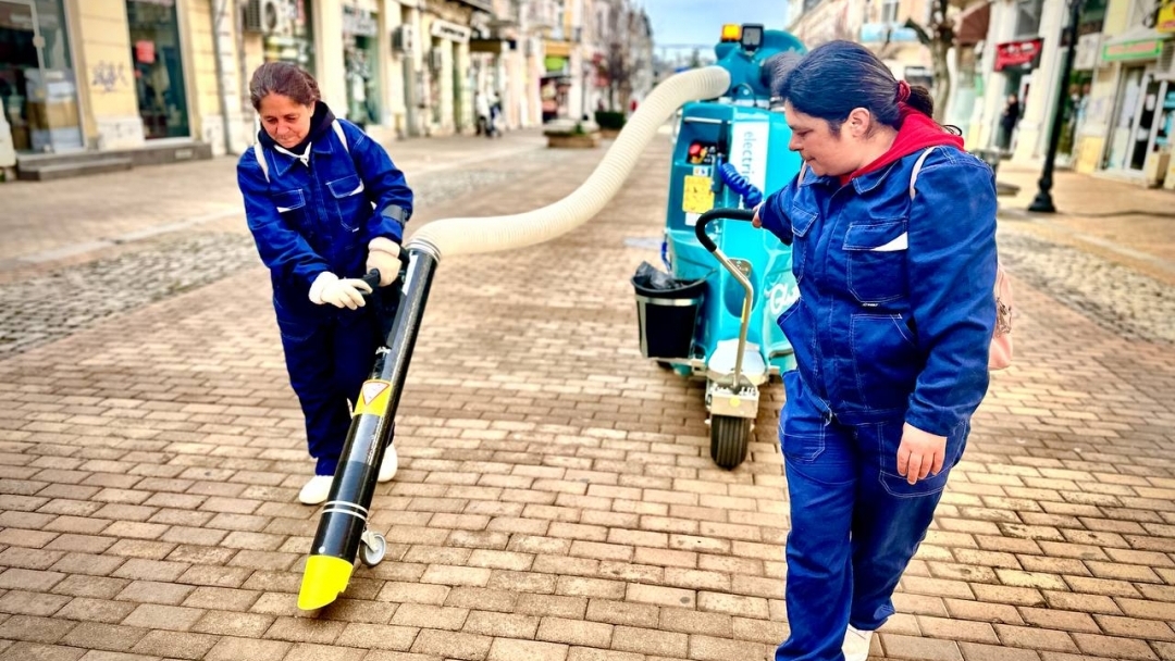 Община Русе ще използва нова електрическа машина за почистване на труднодостъпни места