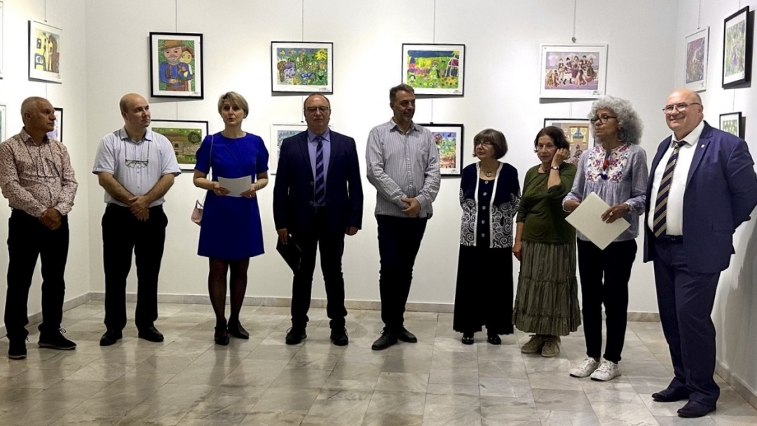Изложба на млади румънски художници откри нова страница в културното партньорство между Русе и Арджеш 