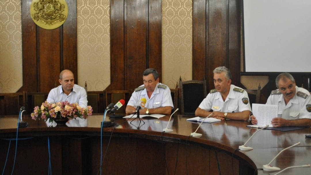 Почетна значка „Русе“ за командира на военноморските сили контраадмирал Румен Николов