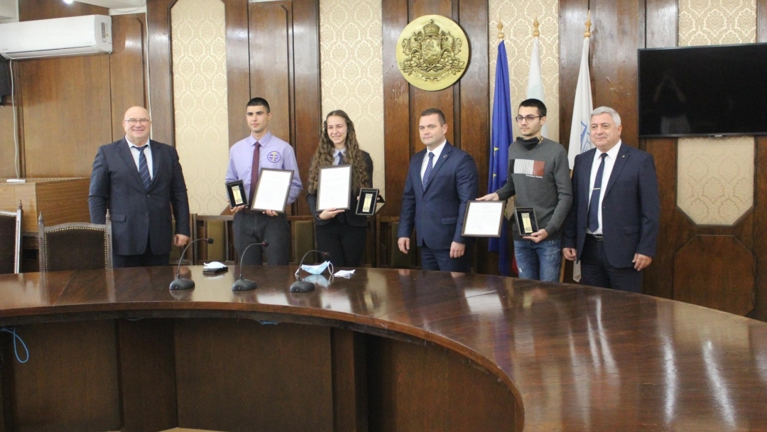 Кметът Пенчо Милков връчи наградите „Русе 21. Век“ 