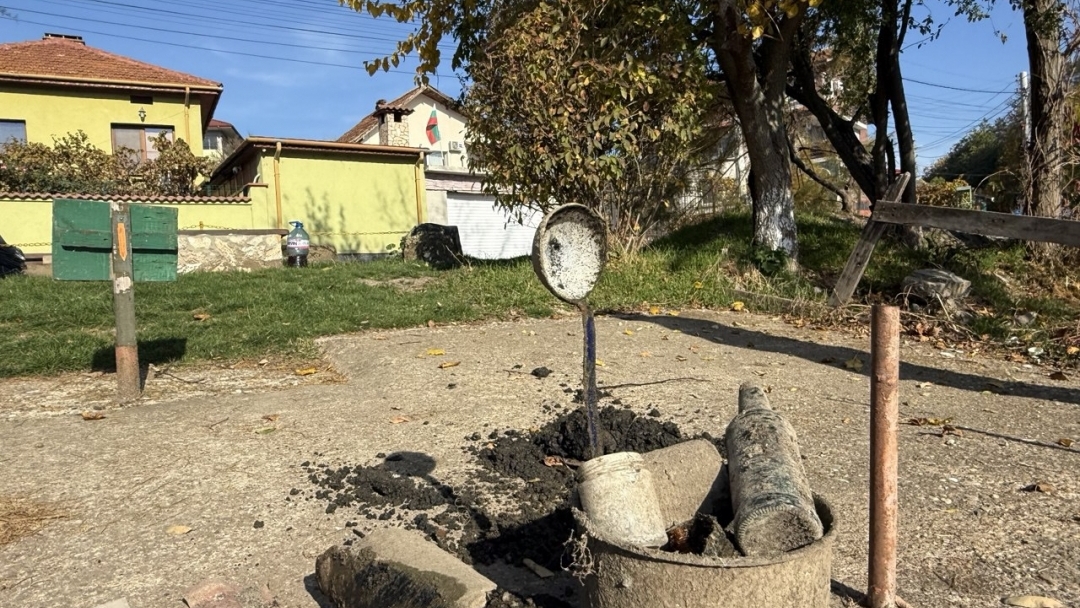 Десетки русенци се включиха в доброволческата акция за почистване на язовира в Николово