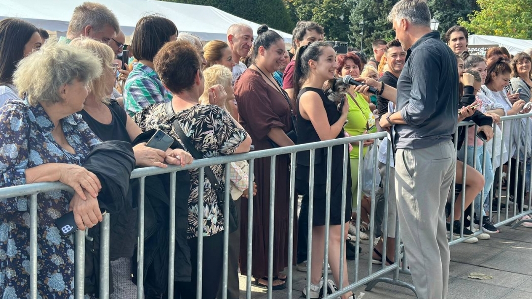 18-годишният Аслан Ахмедов е големият победител в конкурса за нетрадиционна торта „Гараш“ 