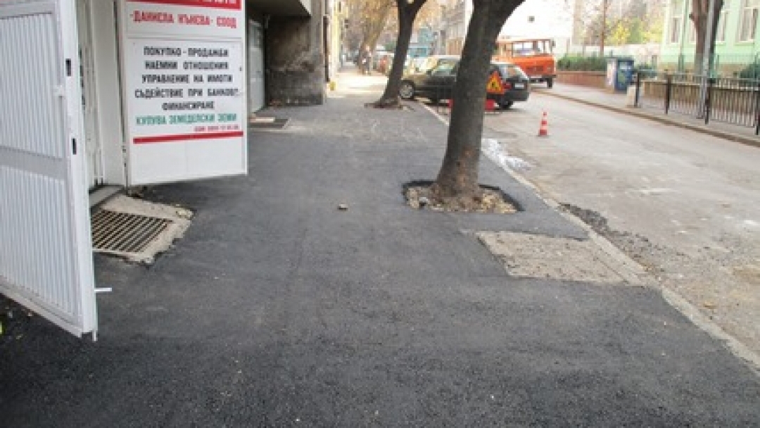 „Комунални дейности“ преасфалтира улици в Русе