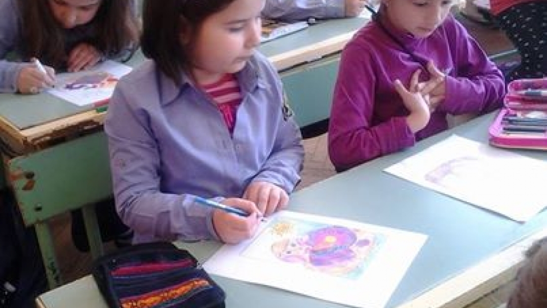 Великденска работилница гостува в русенските училища