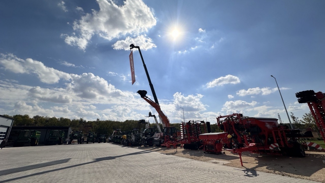 Кметът Пенчо Милков и ръководството на „Мегатрон“ откриха модерния комплекс на компанията в Мартен