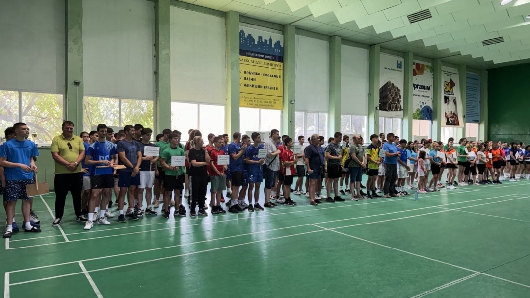 Кметът Пенчо Милков откри финалите по бадминтон на Ученическите игри