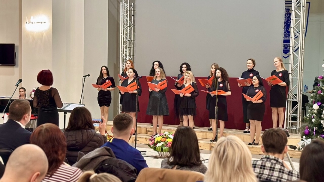 The "Danube Waves" Children's and Girls' Choir presented its traditional Christmas concert in the Dokhodno zdanie