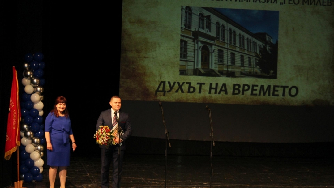 The English High School celebrated its 60th anniversary with a concert-performance at the Dohodno zdanie