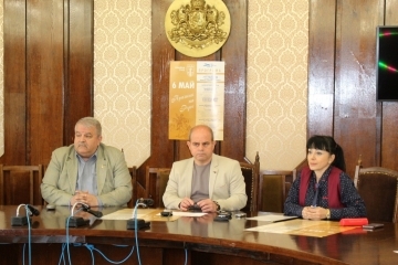 Орлин Горанов, Кристина Димитрова и група "Айс Крийм" пеят на Площада на празника на Русе - 6 май