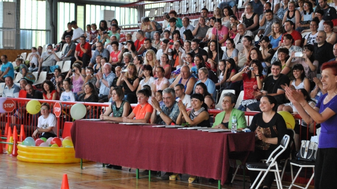 260 деца участваха в спортния празник на детска градина „Незабравка“