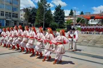 Русенският фолклорен ансамбъл "Зорница" с три награди от Национална среща в Попово