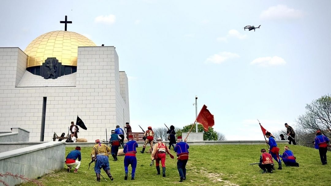 Русе отдаде почит на героите от Априлското въстание с впечатляваща историческа възстановка