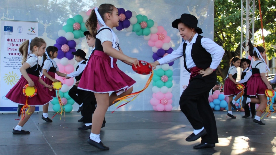 Фестивал “Децата на Русе пеят и танцуват” зарадва стотици русенци 