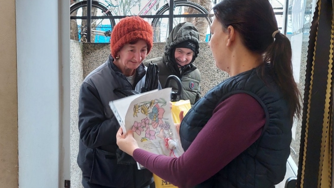 Потребители от социалните услуги изработиха мартенички за русенци