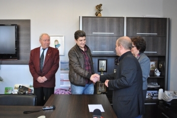 Община Русе предостави двустаен апартамент на русенските четиризнаци