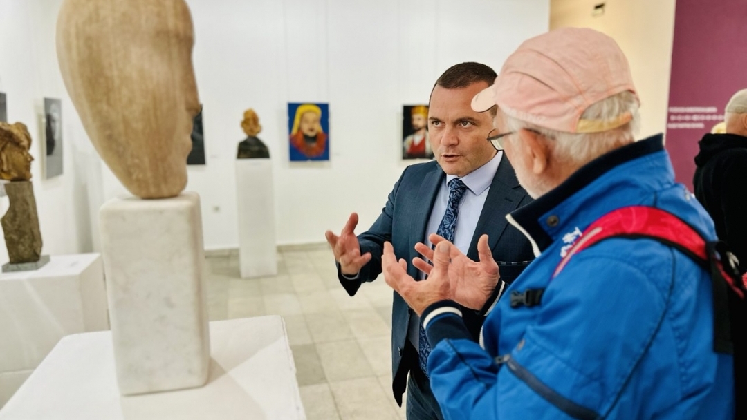 Пенчо Милков: Творбите на Зюхтю Калит са мост между болката и надеждата