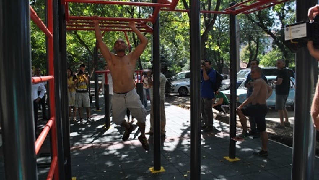 Кметът Пламен Стоилов откри първата площадка за стрийт фитнес в русе