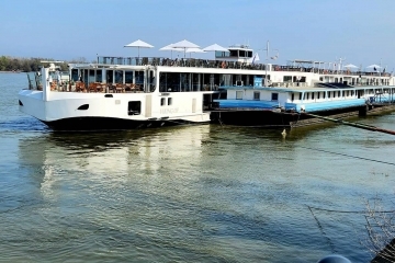 The first tourist ship of the season docks in Ruse