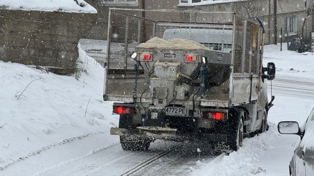 Фирмите за зимно поддържане осигуряват  проходимост на уличната и междуселищната мрежа в община Русе