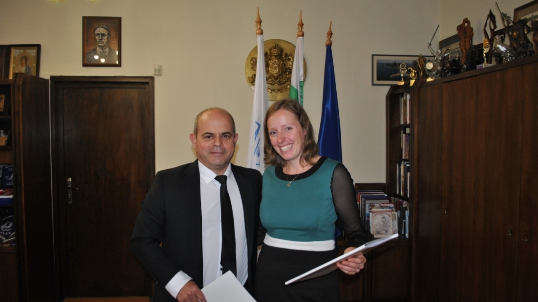 Кметът Пламен Стоилов подписа Споразумение за сътрудничество с фондация "Джуниър Ачийвмънт" България