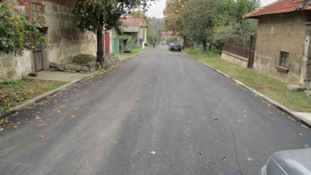 ОП „Комунални дейности“ ремонтират улици в Басарбово