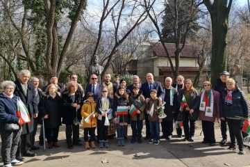 Заместник-кметът Енчо Енчев поднесе цветя пред паметника на Васил Левски в Букурещ