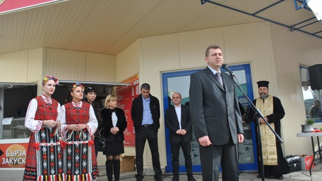  Нов търговски обект отвори врати на пазара в кв. 'Чародейка'