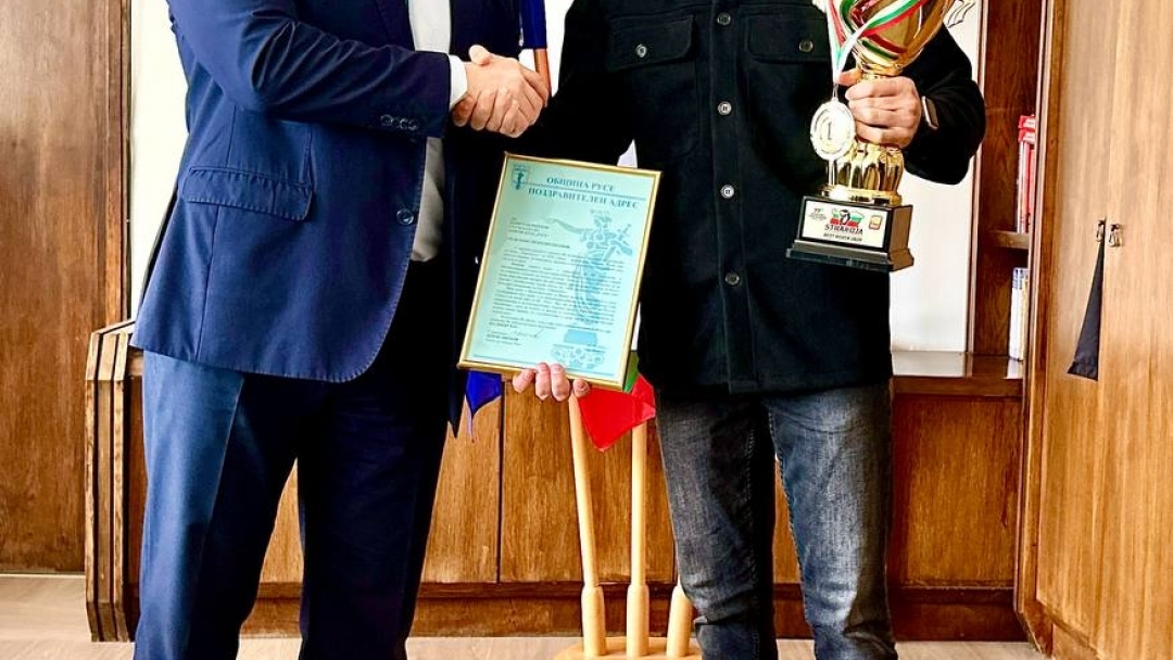 Пенчо Милков награди Радослав Росенов за безпрецедентния му успех на Купа „Странджа“