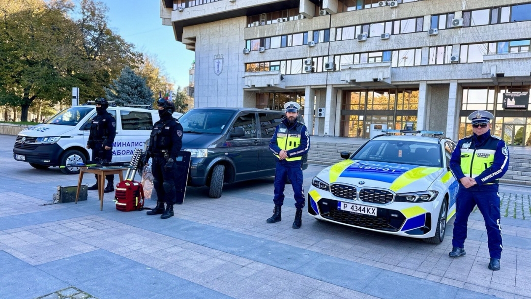 В Русе бе отбелязан професионалният празник на полицията с церемония и награждаване на 145 служители