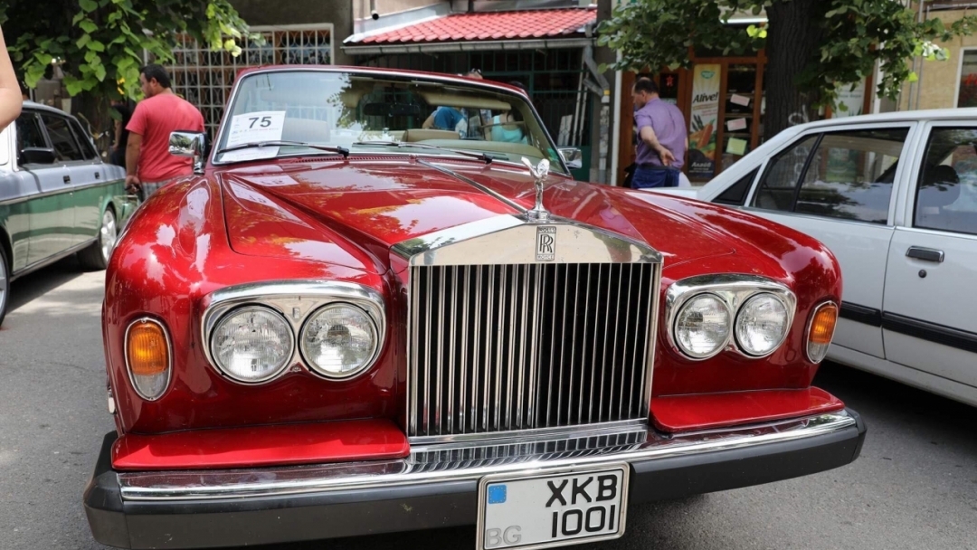 Зам.-кметът д-р Страхил Карапчански откри четвъртото издание на Парад на ретро автомобили в Русе