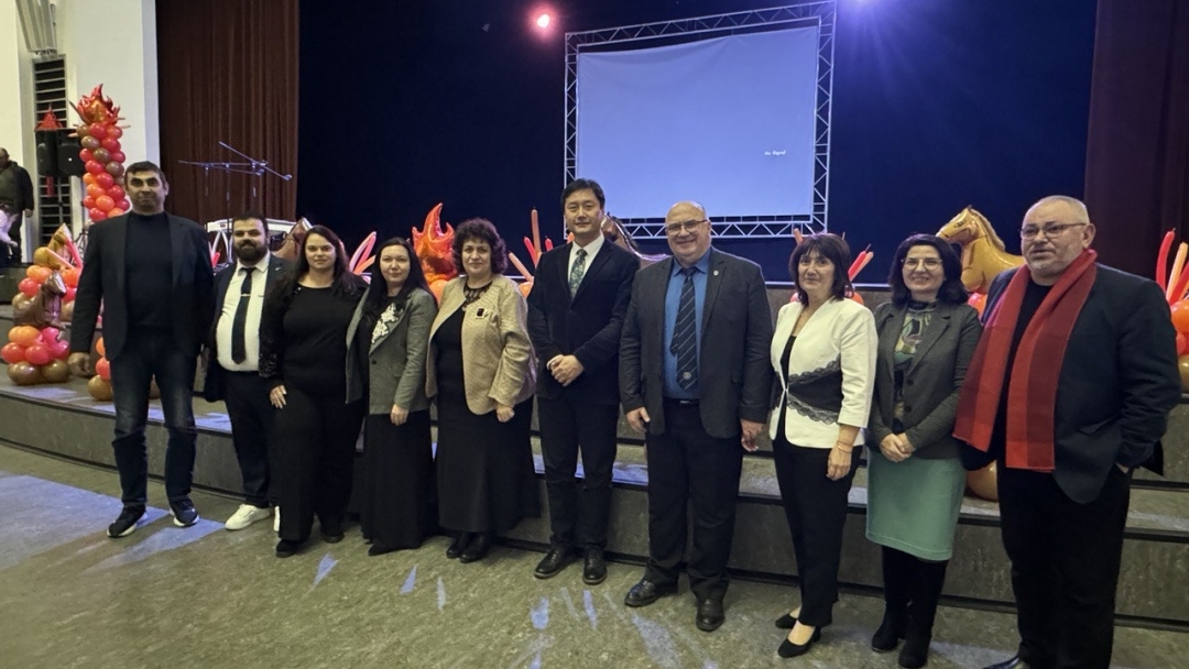 Русенски ученици отпразнуваха Китайската нова година и 10 години Класна стая „Конфуций"