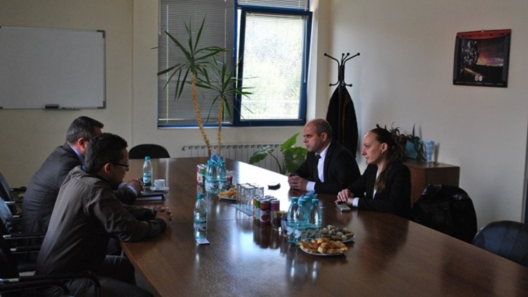 Кметът Пламен Стоилов се запозна на място с производствената база на „Фибран България“